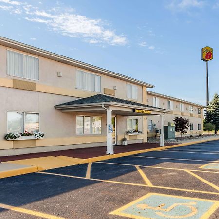 Super 8 By Wyndham Ionia Mi Hotel Екстериор снимка