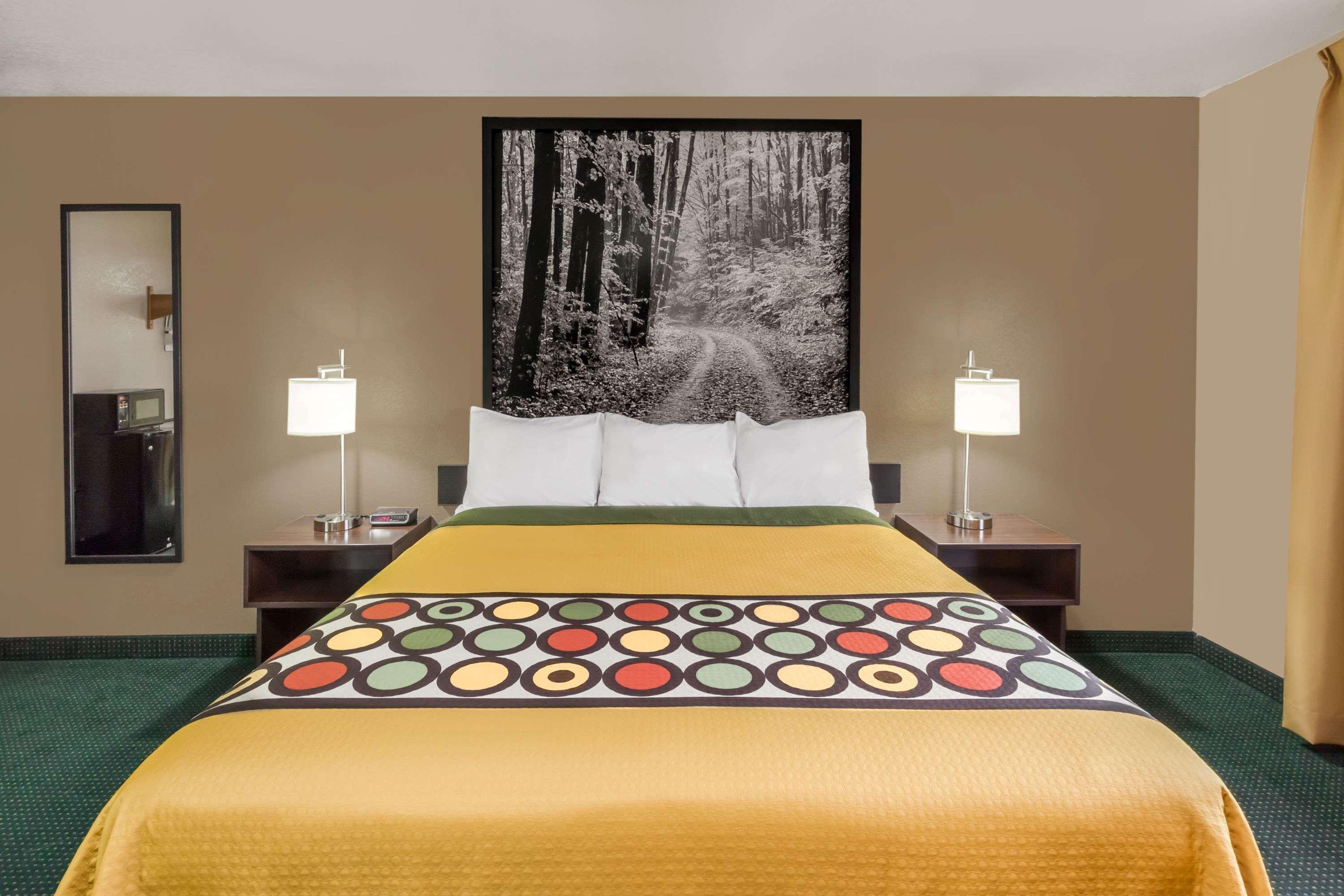 Super 8 By Wyndham Ionia Mi Hotel Екстериор снимка
