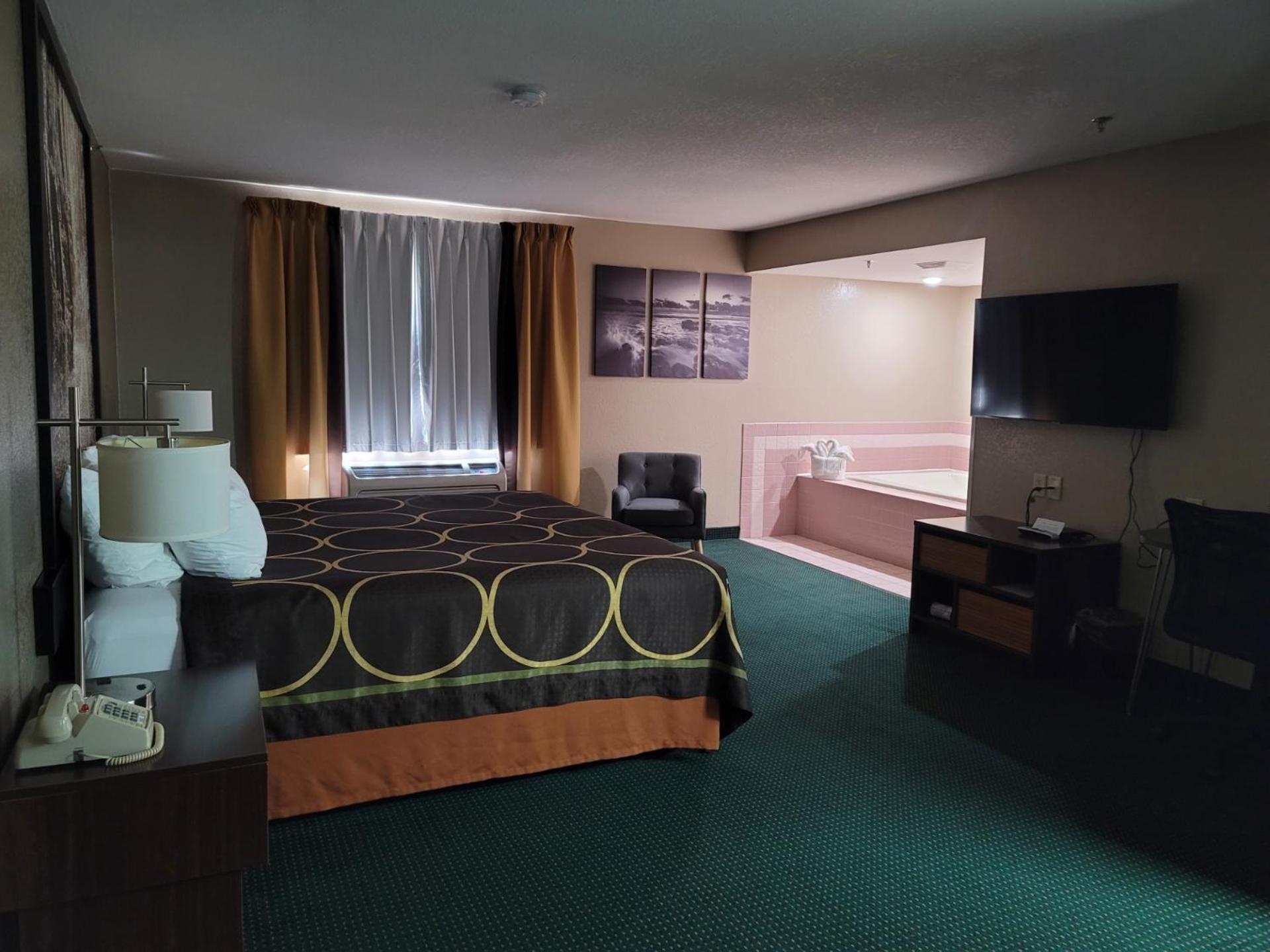 Super 8 By Wyndham Ionia Mi Hotel Екстериор снимка