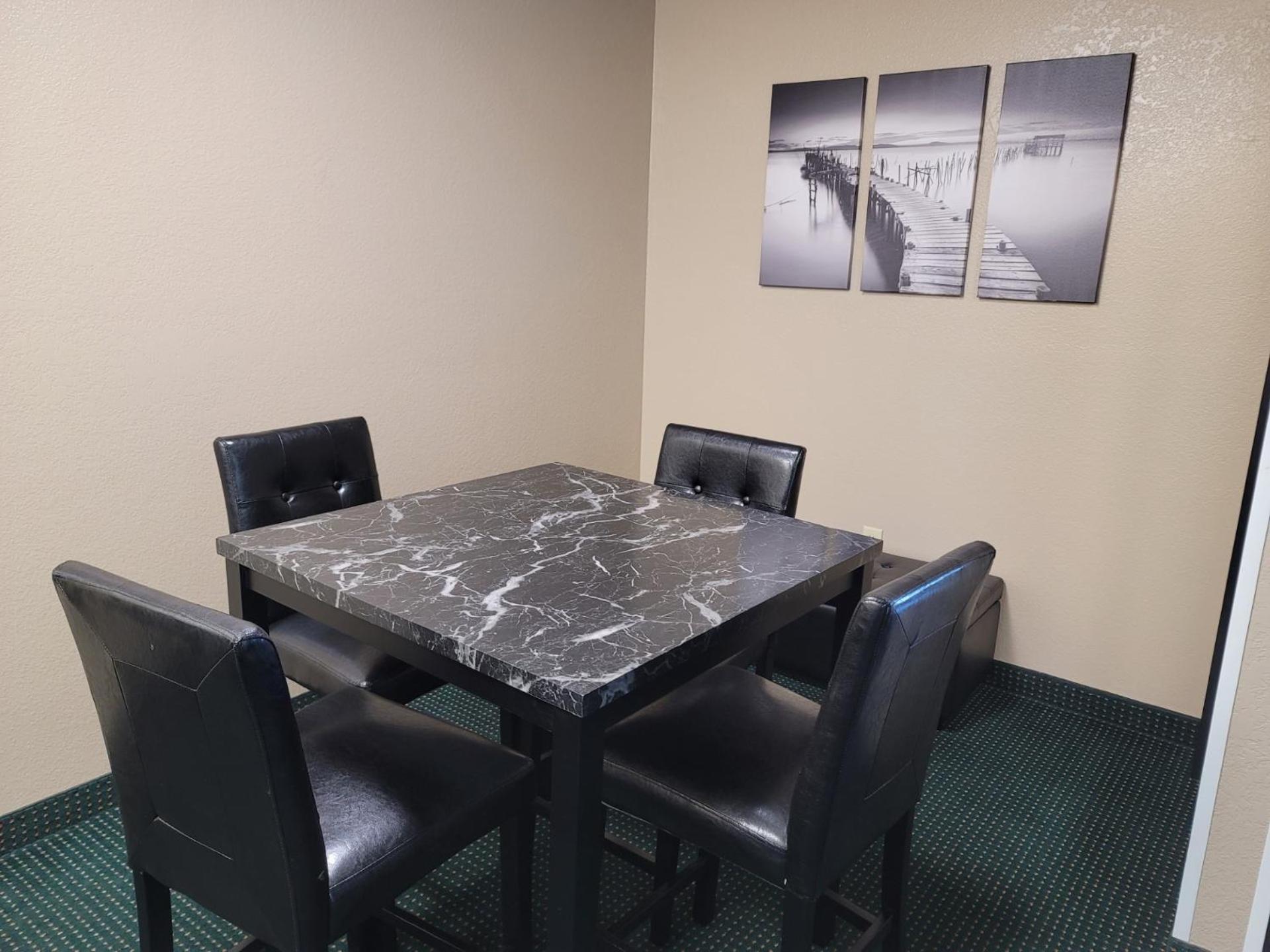Super 8 By Wyndham Ionia Mi Hotel Екстериор снимка