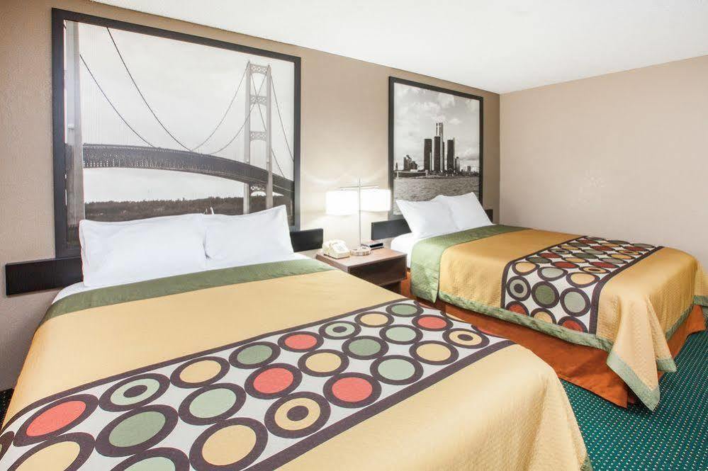 Super 8 By Wyndham Ionia Mi Hotel Екстериор снимка
